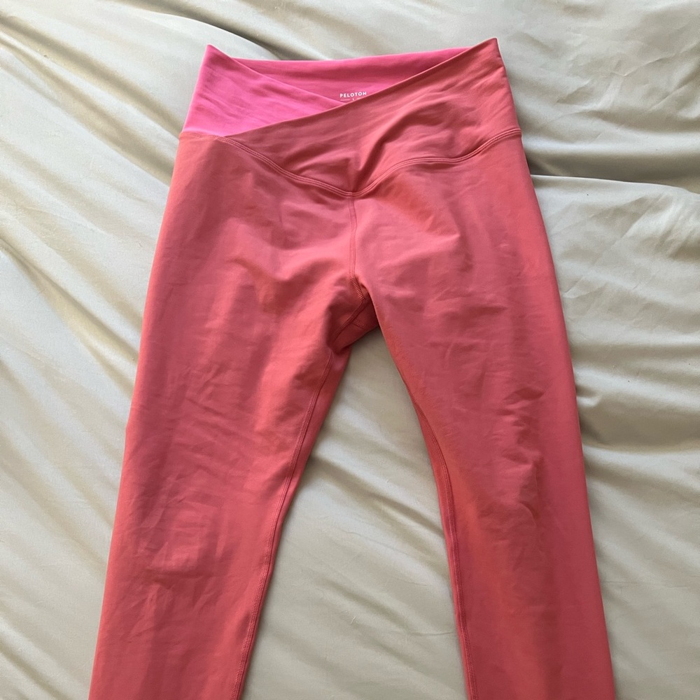 EUC Peloton Cadent High Rise cross-front legging size large